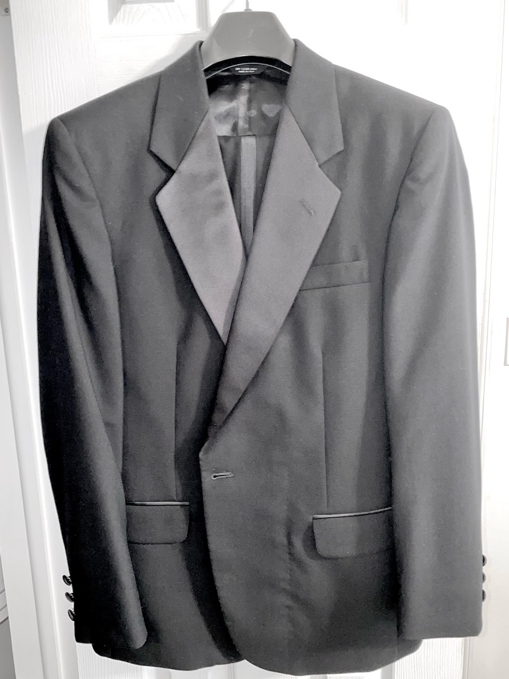 Neil Allyn Men’s Black Satin Lapel Tuxedo Suit.Coat.40R.Pants.30-34 Adjustable.